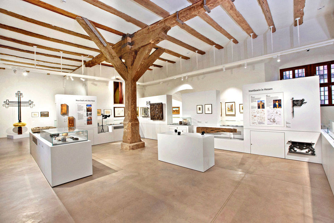 Blick in die Ausstellung im Erdgeschoss des barrierefreien Museum Hochzeitshaus in Fritzlar